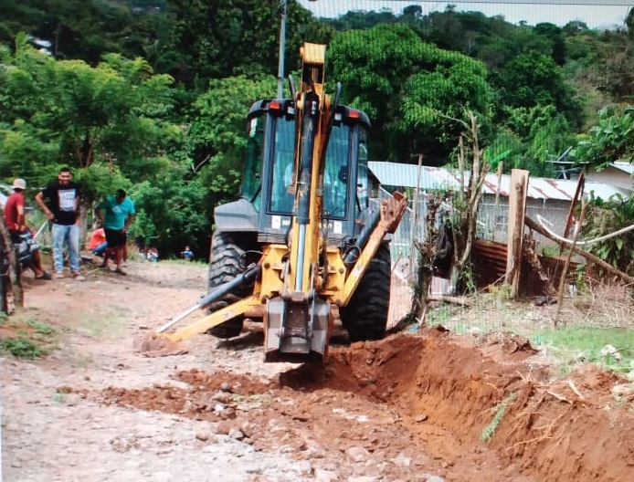 En Potrero Grande, corregimiento de El Coco, se hacen trabajos de canalización. Foto: Eric A. Montenegro