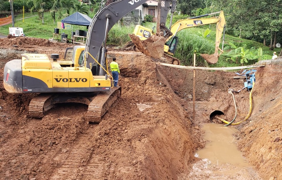 El MOP ha podido avanzar en un 60% en los trabajos de reparación en la vía colapsada. Foto: Eric A. Montenegro