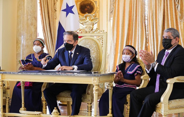 El presidente Lauretino Cortizo sancionó este jueves la ley sobre salud bucodental. Foto: Cortesía @NitoCortizo