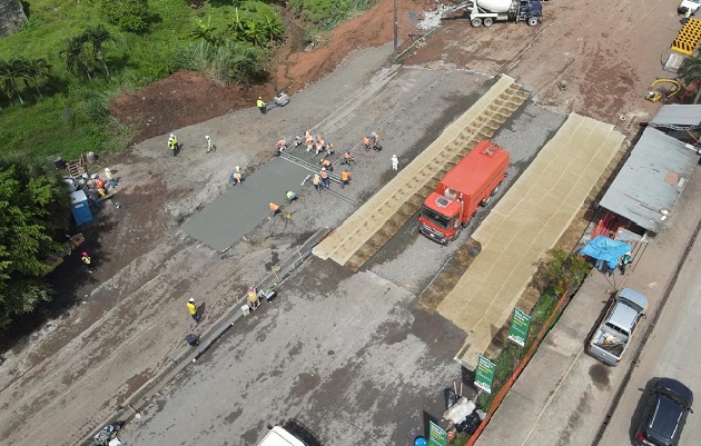 El ministro del MOP, Rafael Sabonge destacó que los funcionarios trabajaron por espacio de 72 horas sin descanso para cumplir con una meta trazada. Foto: @dougcita