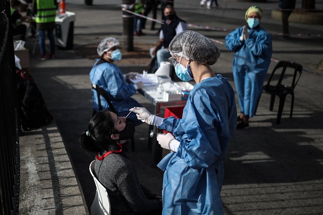 Hasta el momento, en Argentina se han realizado 13.8 millones de test para detectar el virus. Foto: EFE