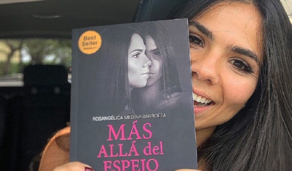 'Más allá del espejo' es un libro que habla sobre la anorexia. Foto: @rosangelicabarroeta