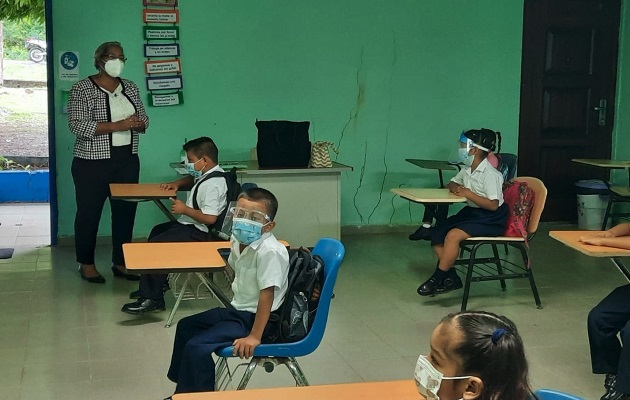 Este lunes, 78 escuelas comenzaron las clases semipresenciales. Foto: Cortesía Meduca