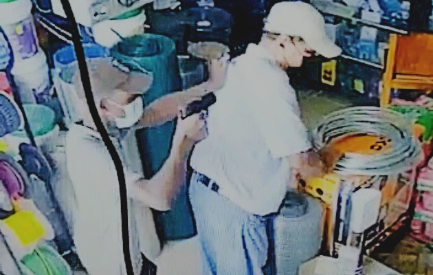 Los investigadores tratan de dar con la fecha en que se suscitó el incidente y cuál fue el comercio afectado. Foto: Diomedes Sánchez Los investigadores tratan de dar con la fecha en que se suscitó el incidente y cuál fue el comercio afectado. Foto: Diomedes Sánchez