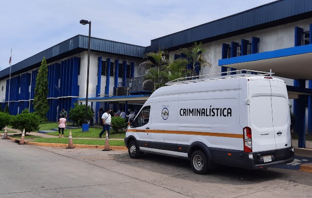 Entes de investigación adelantan las pericias para esclarecer lo sucedido dentro de la instalación médica. Foto: Melquiades Vásquez