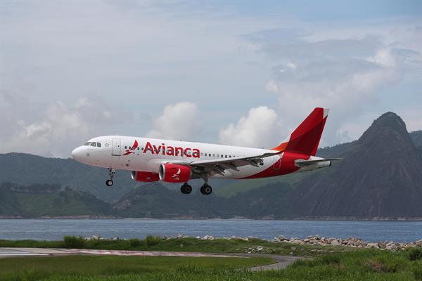 En la imagen, un avión de la aerolínea Avianca. Foto: EFE