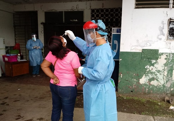 En las últimas 24 horas se aplicaron 12,561 pruebas nuevas para detectar la covid-19 en Panamá, que dejaron una positividad de 7.2%. Foto: Cortesía Minsa