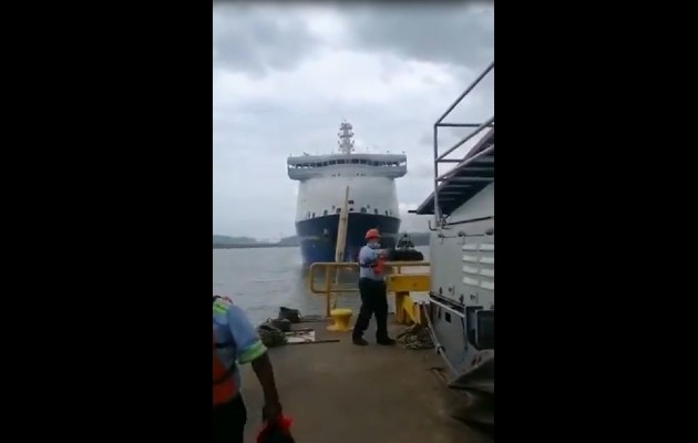 Incidente en las esclusas de Miraflores, Canal de Panamá. Foto: Redes Sociales