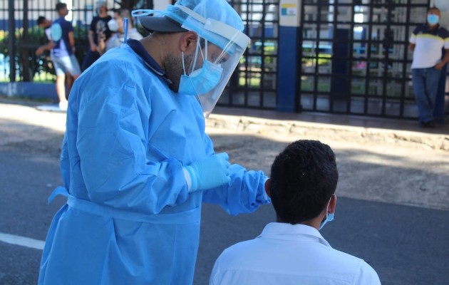 Pacientes en Unidades de Cuidados Intensivos (UCI) se incrementan a 68. Foto: Cortesía Minsa