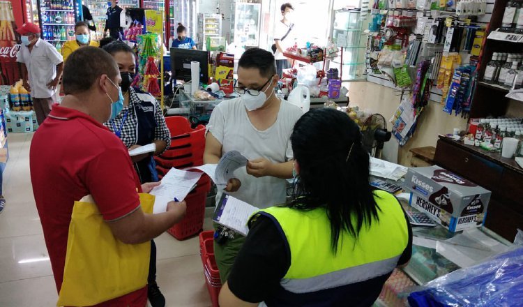 Funcionarios del Ministerio de Trabajo realizan inspecciones a las empresas para, entre otras cosas, garantizar que no laboren menores. Foto: Cortesía Mitradel