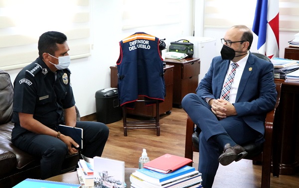 El defensor del Pueblo, Eduardo Leblanc y el director de la Policía Nacional, John Dornheim. Foto: Cortesía Defensoría del Pueblo