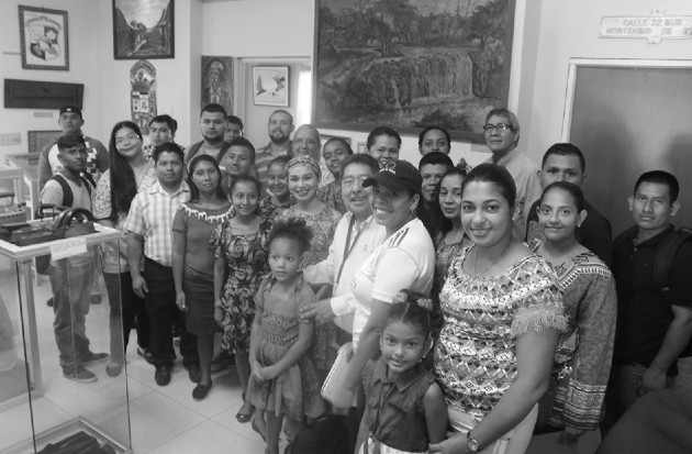 Personal y visitantes en el Museo Municipal de La Chorrera. Foto: Cortesía del autor.