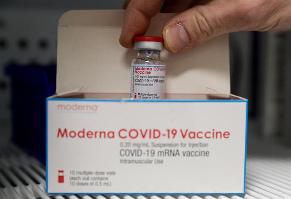 Vista de una dosis de la vacuna contra la covid-19 de Moderna. Foto: EFE
