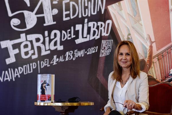 En la imagen la novelista española María Dueñas. Foto: EFE