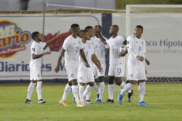 Los jugadores de la selección de Panamá celebran un gol. Foto: EFE