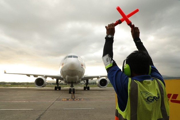 Las vacunas de AstraZeneca llegaron hoy en el vuelo 4701 de Avianca Cargo. Foto: Cortesía @tocumenaero