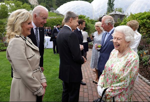 La reina Isabel II recibió al presidente de los Estados Unidos, Joe Biden, y su esposa, Jill. Foto: EFE