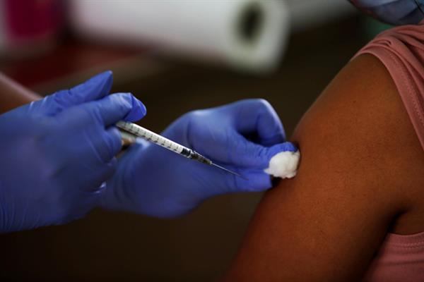 Vacunación clandestina en Coco del Mar. Foto: Ilustrativa