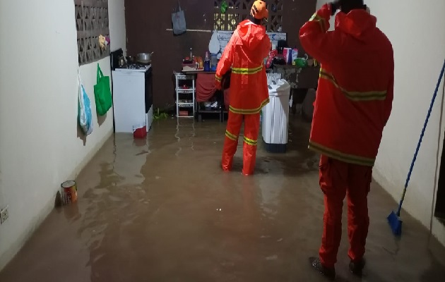 En la provincia de Chiriquí evalúan los daños causados en varias viviendas inundadas. Foto: Mayra Madrid