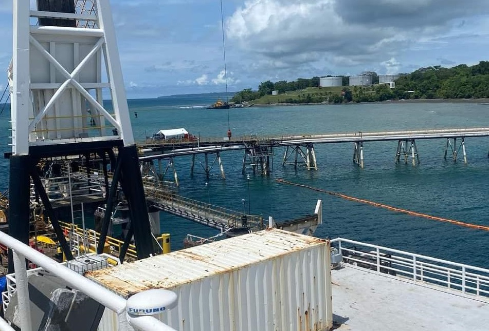 Vista del muelle afectado por el choque del buque el año pasado. Foto: Mayra Madrid.