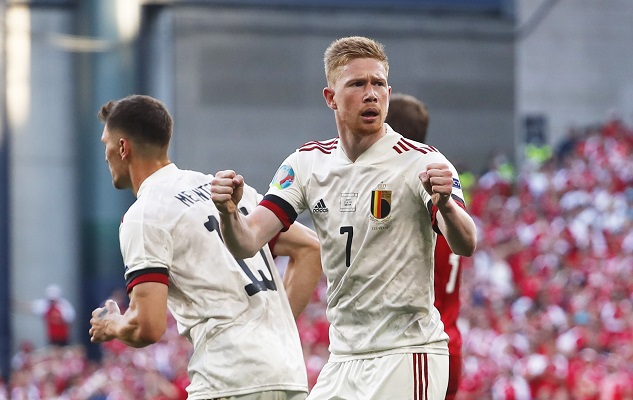 Kevin de Bruyne (#7) entro de cambio, dio una asistencia y anoto un gol en la victoria de Bélgica hoy sobre Dinamarca. Foto: EFE