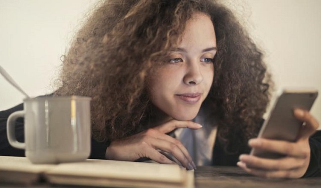 Dolor, ardor, escozor y secreciones en los ojos son algunos de los problemas que las personas están presentando. Foto: Ilustrativa / Pexels