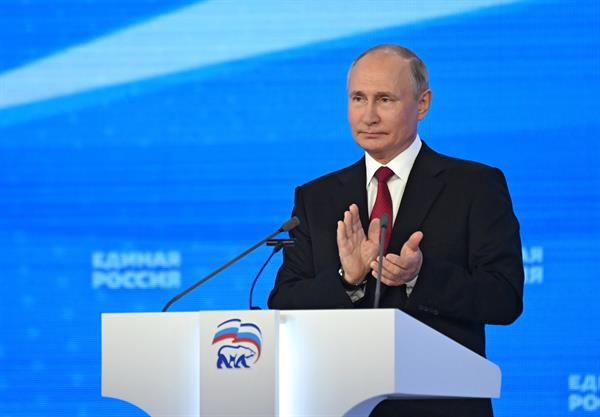 Putin felicita a Raisí y le transmite el deseo de fortalecer las relaciones