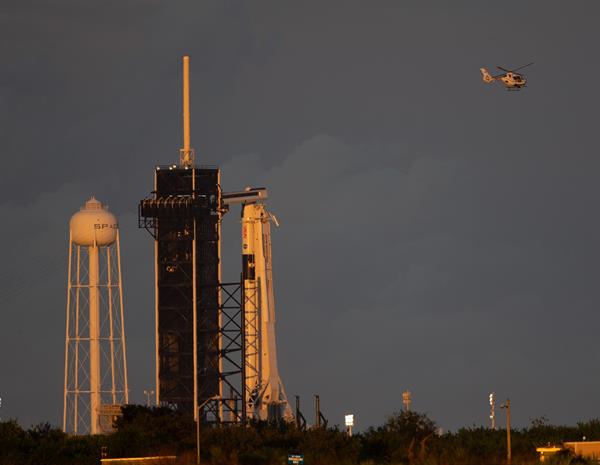 Vista de un cohete Falcon 9 deSpaceX lanzado en noviembre de 2020. Foto:EFE