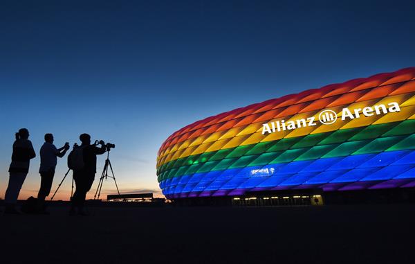 La UEFA asegura que los colores del arcoíris es un signo de su 