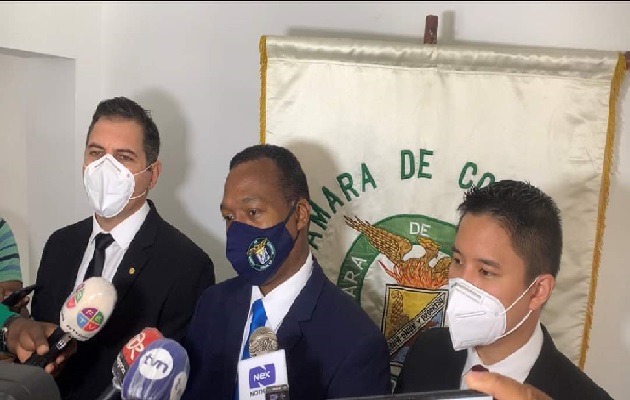 El presidente de la Cámara de Comercio, Gilberto Mena, aseguró que ante el nuevo panorama, ellos como gremio van a presentar una serie de alternativas a las autoridades de salud. Foto: Diomedes Sánchez