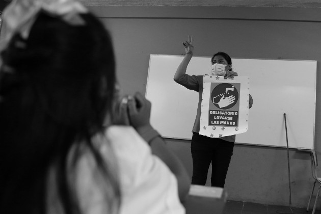 Regresar a los salones será todo un reto en varios aspectos, como la salud y las clases presenciales y semipresenciales. Foto: EFE.