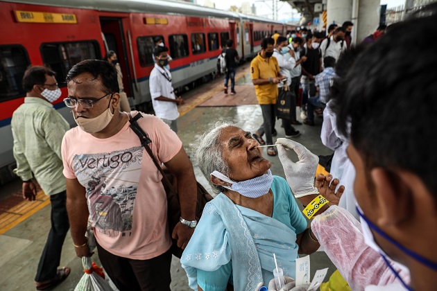 La “variante Delta plus” fue encontrada por primer vez el pasado abril y las autoridades de la India han sido las primeras en hablar de ella. Foto: EFE