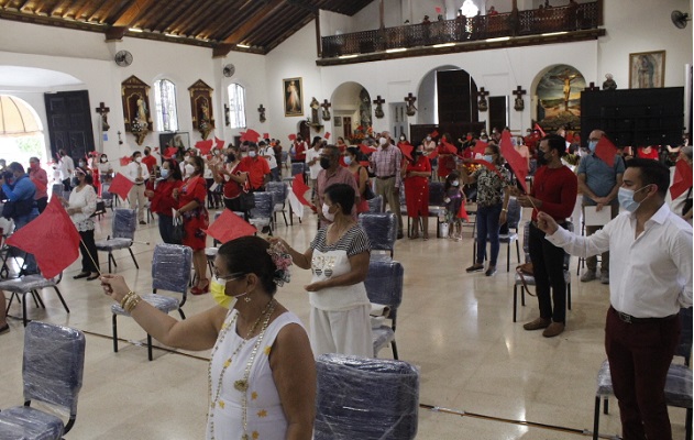 La fiesta patronal se concentró en la realización de las novenas, y la misa patronal, cumpliendo con los protocolos  de bioseguridad. Foto: Thays Domínguez