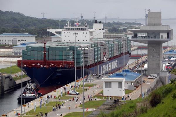 El primer buque en transitar por el Canal Ampliado fue el chino Cosco Shipping Panamá. Foto: Archivos