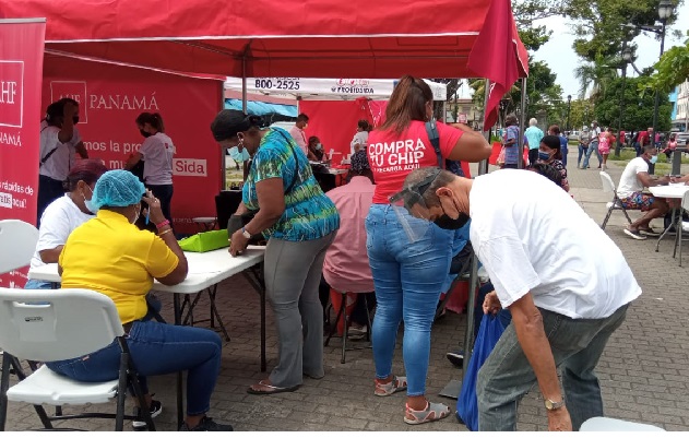 El personal de la Clínica AntiRetroviral de la región de Salud y de Promoción de la Salud orientaron a la ciudadanía sobre esta enfermedad. Foto: Diomedes Sánchez