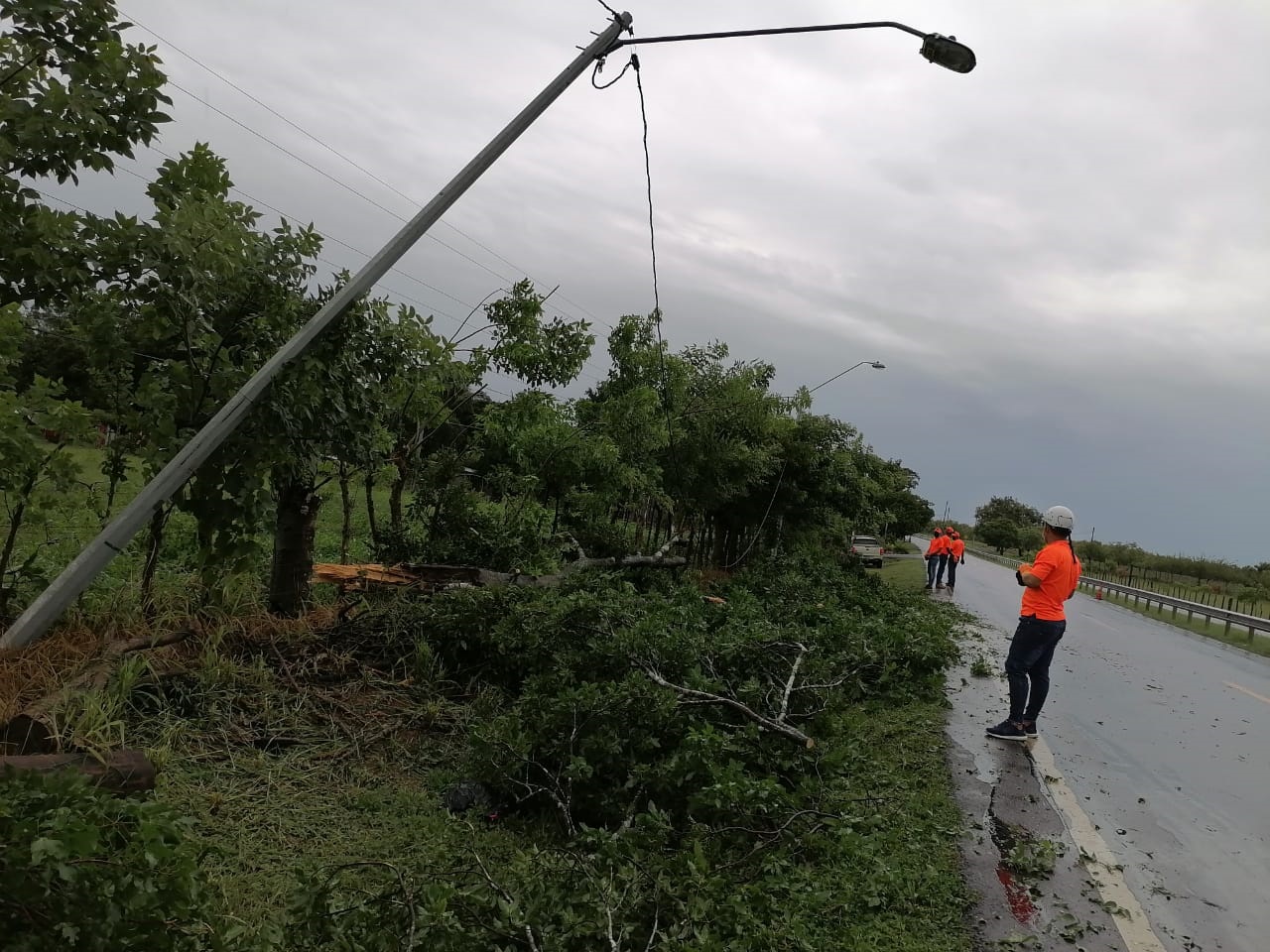  Se registraron daños de consideración en el sistema eléctrico de Azuero. Foto: Thays Domínguez