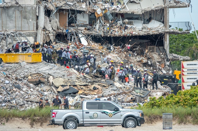 Hay más de 800 personas asignadas a la operación de rescate, con distintos cometidos, de acuerdo a las autoridades. Foto: EFE