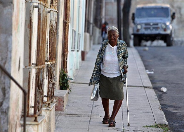 Actualmente, los sistemas de pensiones muestran unos déficits. EFE