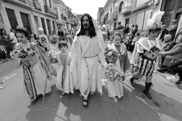 Jesús no se cansa nunca de mirarnos con amor. Siempre te bendice, te ilumina, te fortalece, te pacifica. Foto: EFE.