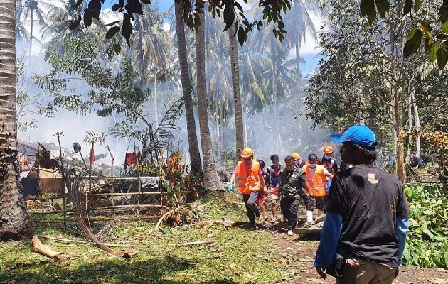 Más de 40 muertos en accidente de un avión militar en el sur de Filipinas. Foto: EFE