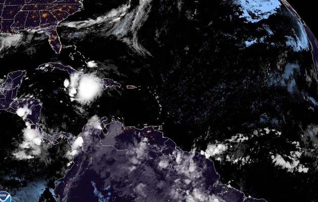 Ubicación de la tormenta tropical Elsa entre Haití y Jamaica, la Oficina Nacional de Administración Oceánica y Atmosférica (NOAA). Foto: EFE