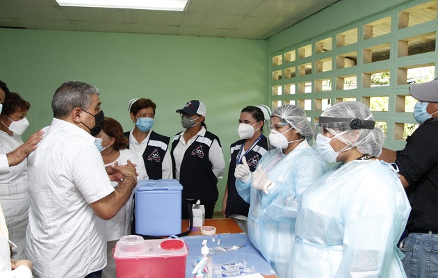 El ministro Luis Sucre dijo que la positividad está disminuyendo en la provincia de Panamá. Foto: Cortesía Minsa