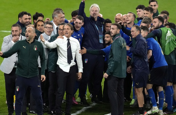 Rigoberto Mancini técnico de Italia (cent.). Foto: EFE