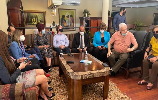 El expresidente Ricardo Martinelli se reunión con diputados de la bancada de CD. Foto: Cortesía RM