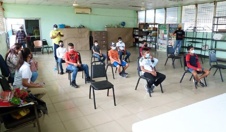 Estudiantes panameños actualmente están recibiendo clases de manera virtual y en algunos colegios de manera semipresencial. Archivo