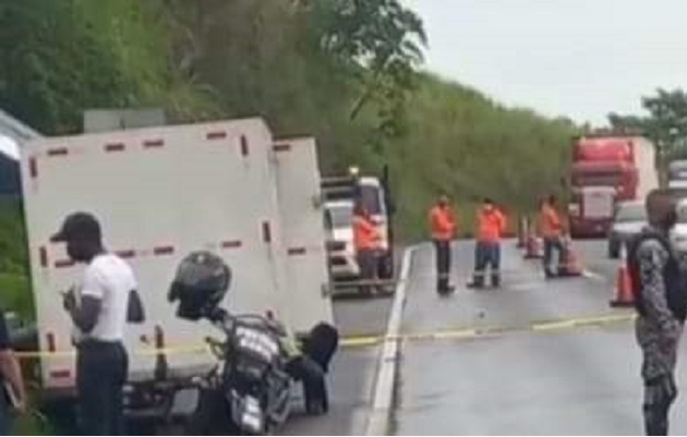 Seis hombres llegaron al kilómetro 58 de la autopista Panamá-Colón disparando. Foto: Diomedes Sánchez