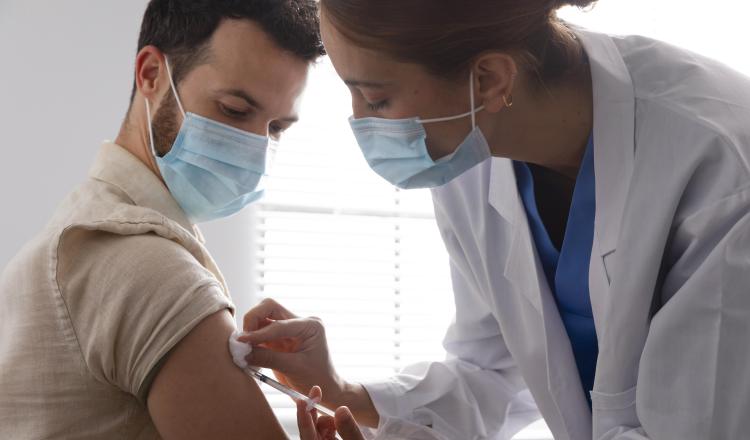 No debe disminuir la confianza en la inoculación contra el virus. Ilustrativa / Pexels