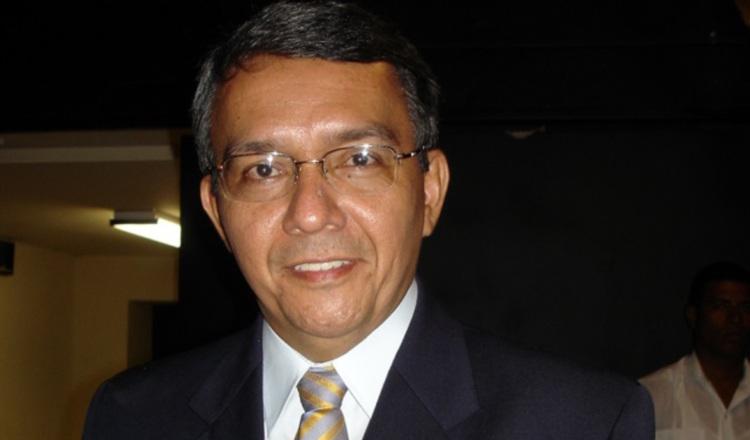El escritor y docente Ariel Barría Alvarado falleció en junio pasado. Cortesía
