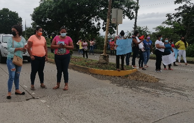 Los manifestantes cerraron la vía en un breve periodo de tiempo a la altura de la Gobernación. Foto: Thays Domínguez