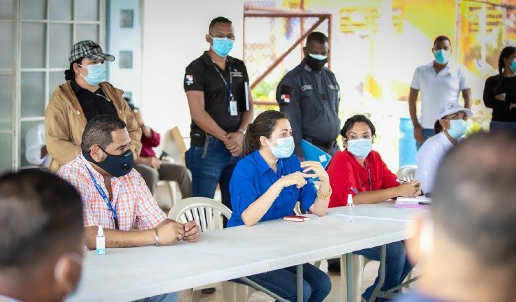 En agosto del año pasado, la ministra Tewaney estuvo en La Joya, donde conversó con detenidos. Foto: Archivo